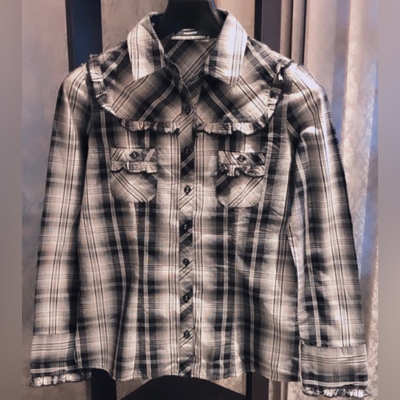 Style better! With this formal checked shirt for women from the brand “Madame”! - Picture 2 of 5